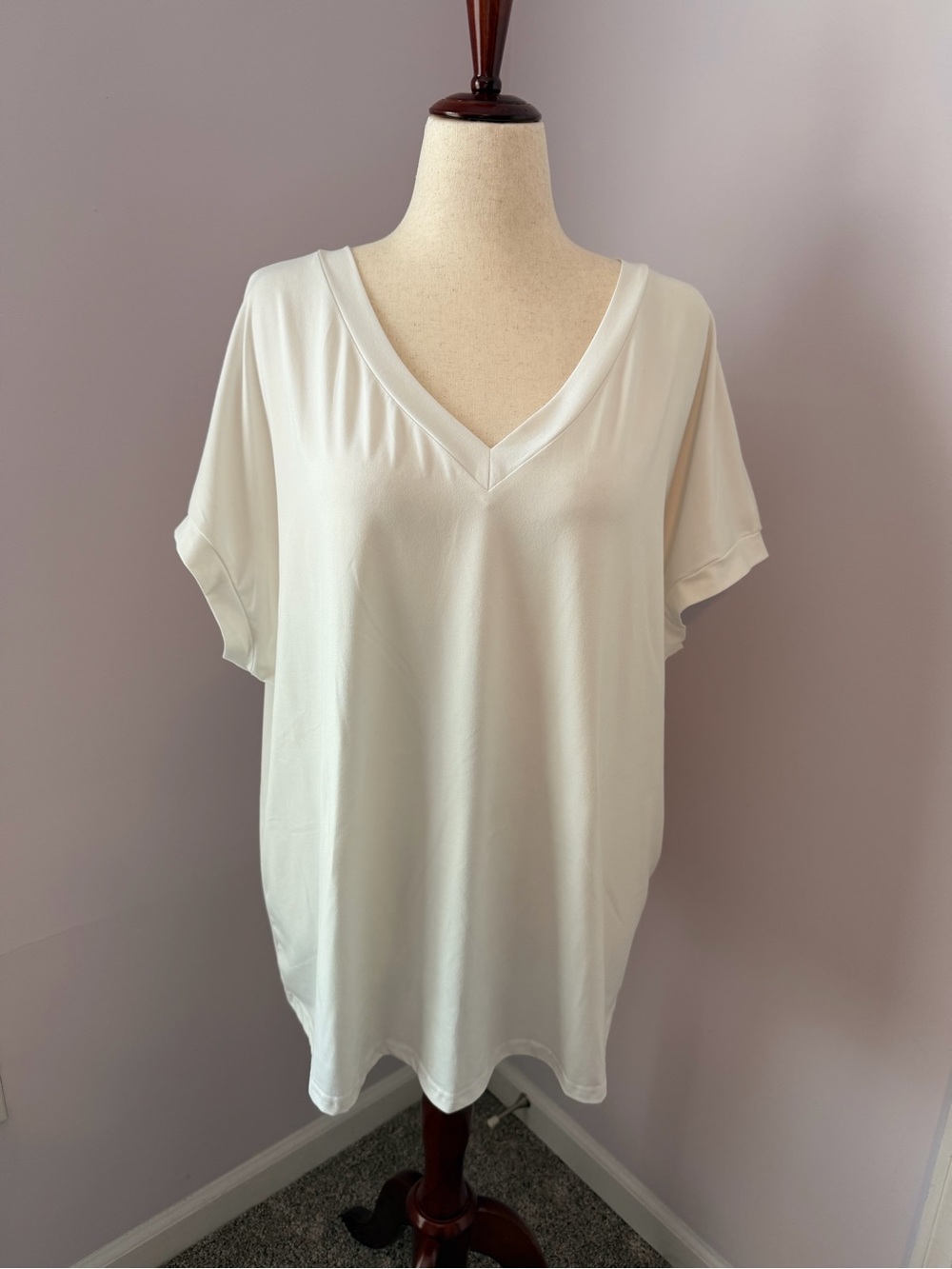 SHEIN Curve White V-Neck Short Sleeve Tee. 3X